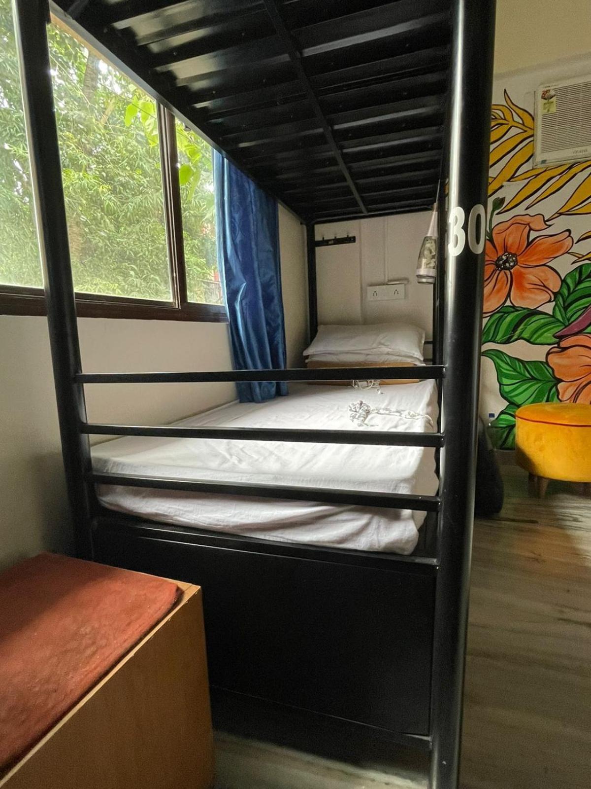 Krazy Solo Hostel Mumbai Exteriör bild
